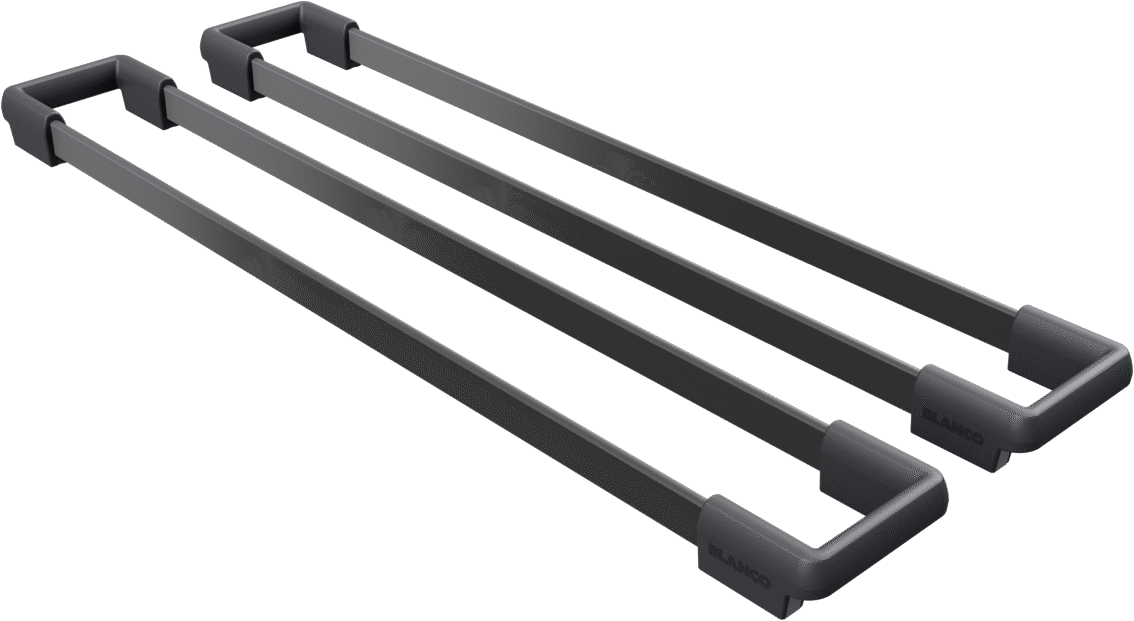 BLANCO Top_Rails SST schwarz matt, Einheit mit zwei langen mattschwarzen Schienen und Endhalterungen, in Perspektive vor weißem Hintergrund dargestellt.