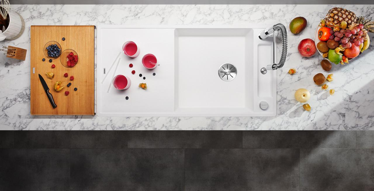 AXIA_III - Ergonomic sink with clever accessories