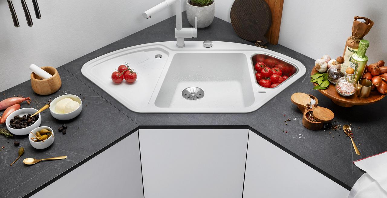 DELTA - The ultimate corner sink