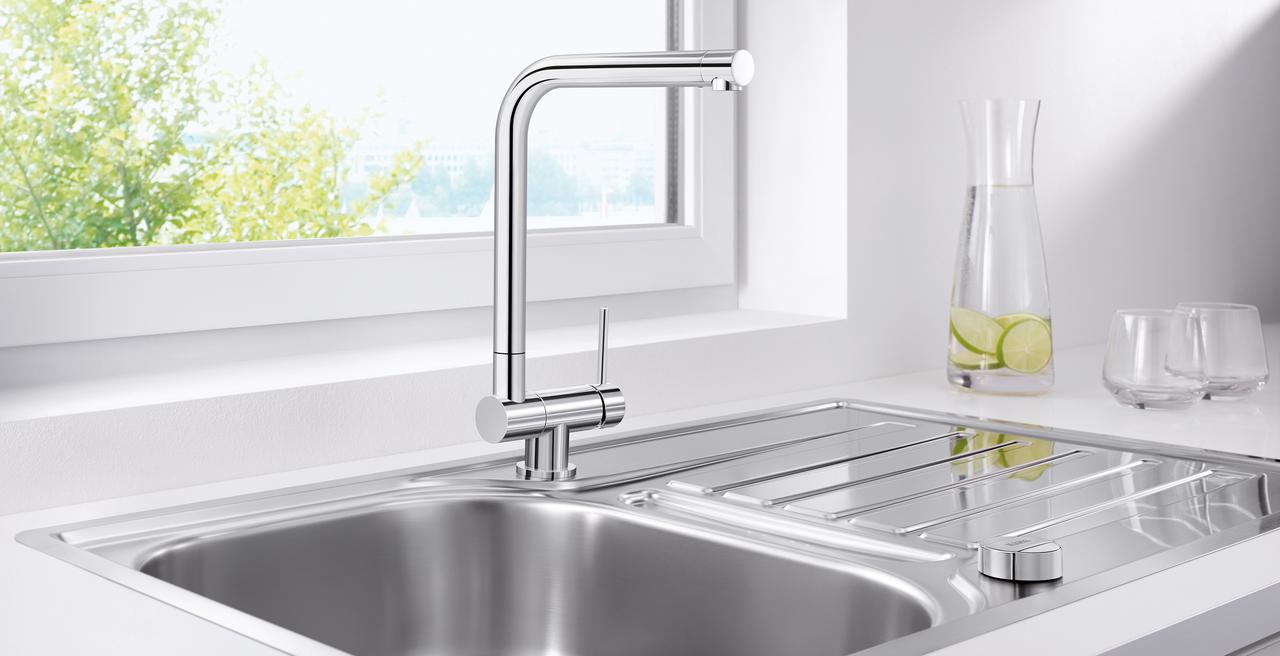 LARESSA - An elegant window-facing mixer tap