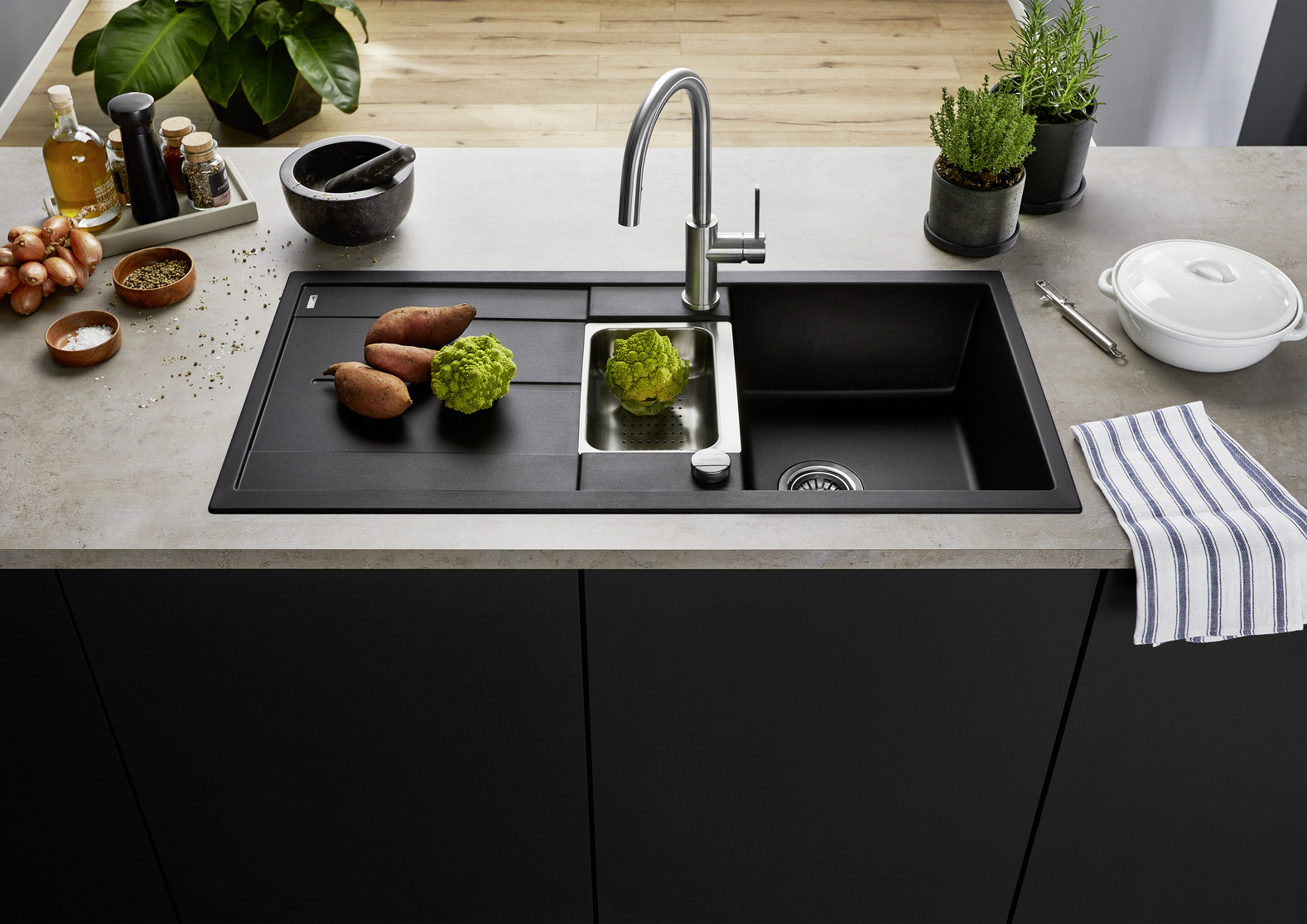 METRA 6 S | SILGRANIT black - with drain remote control, with 