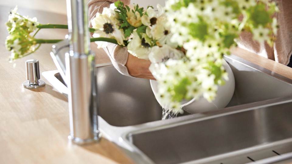 Keeping flowers fresh BLANCO