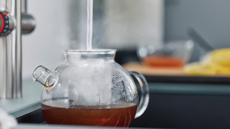 BLANCO EVOL-S Pro Hot mixer tap filling glass teapot 
