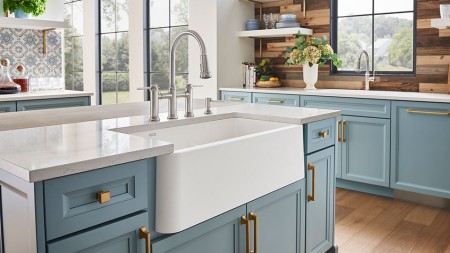One thing is for certain: a modern farmhouse kitchen needs a modern farmhouse sink.