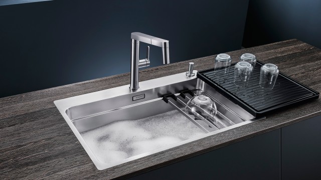 Good-looking and multifunctional: the Blanco Etagon 700-IF, which also comes in an XL version.