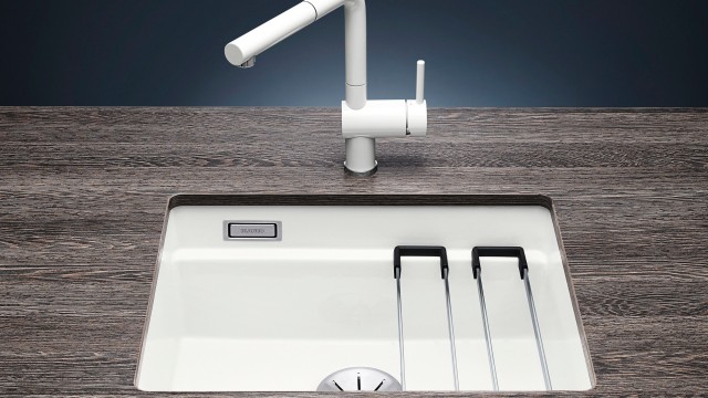 Single-bowl sinks are all the rage: two attractive versions also now come in ceramic PuraPlus