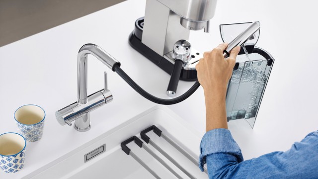 The Blanco Fontas-S II Filter is a world first – the first filter mixer tap with a pull-out spout.