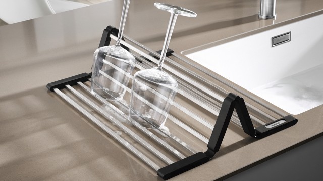 Folded up to create a zig-zag shape, the grid provides a secure drying area for delicate glasses
