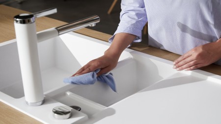 Cleaning a white silgranite sink