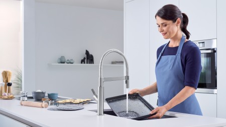 Solenta SENSO ktichen faucet - Hands-free technology in action