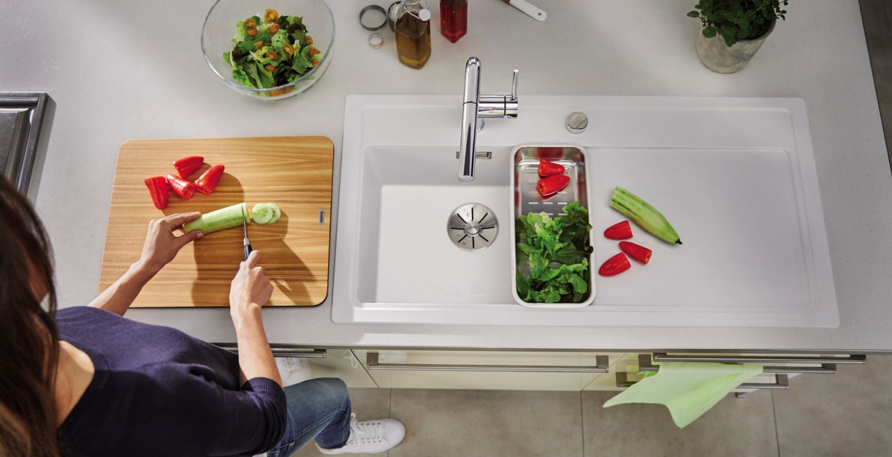 Будь-що на кухні виконується навколо мийки – перед, під час та після приготування