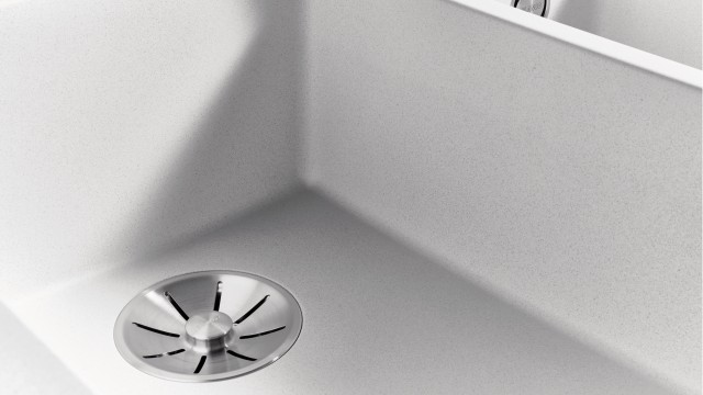 Steinig-samtig im Gefühl und natürlich gesprenkelt