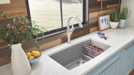 Two flower pots on a white Silgranit sink