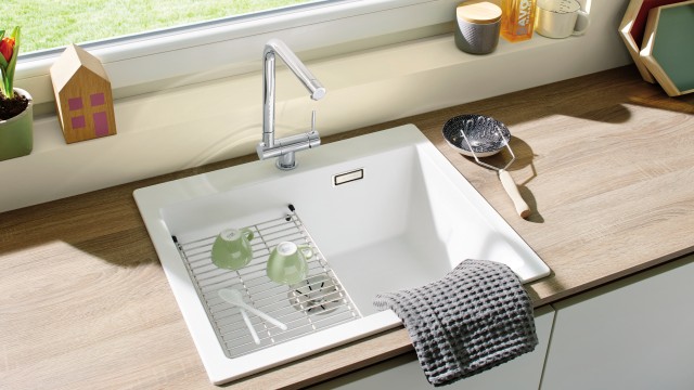 Mixer taps made of chrome or stainless steel make the best window-facing fittings.