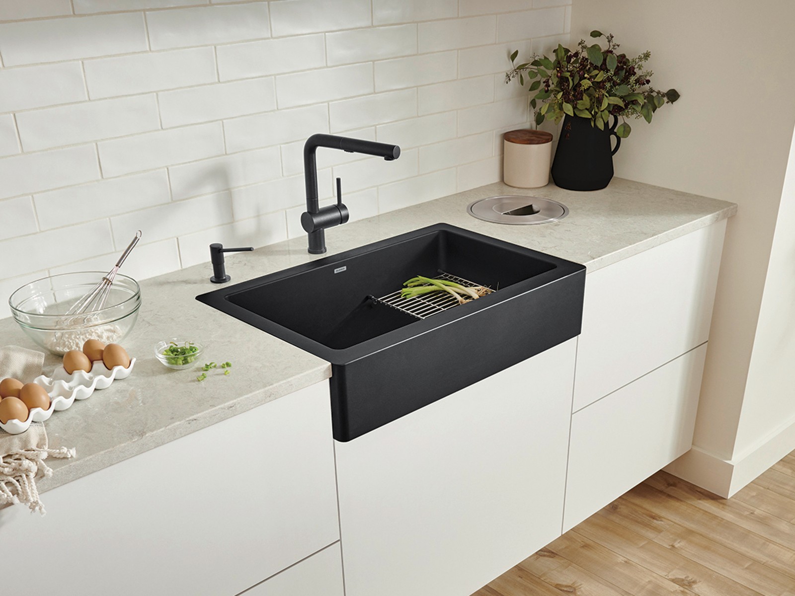 Kitchen Sinks For Modern Homes BLANCO   526545 402588 Vintera 30 Farmhouse Cb 526374 Linus Cb 402572 Torre Soapdispenser Cb 512471 401919 Solon 233530 406533 Floating Grid Bs Image 1600w 1200h 