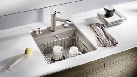 Integrated soap dispenser for washing up at the sink