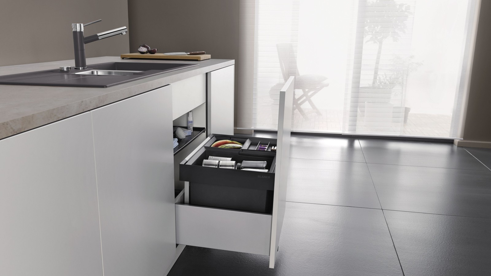 Kleine Küchen einrichten: Tipps für viel Raum auf wenig Platz | BLANCO