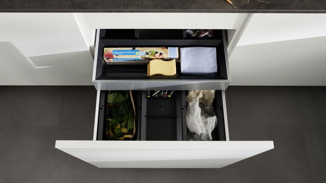 The organiser drawer allows you to separate out little household object more easily.