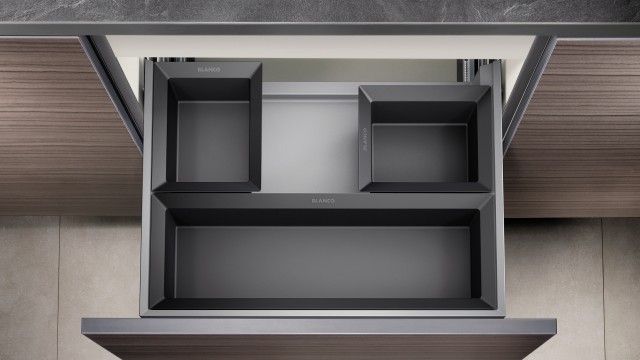 The organiser drawer allows you to separate out little household object more easily.