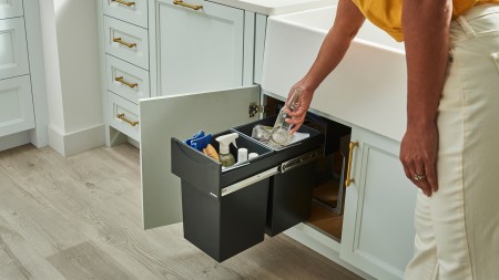 Store your cleaning supplies and recycling with ease, and reclaim control over your under-sink area.