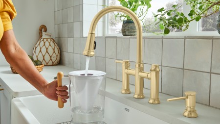 Empressa-kitchen-faucet-gold-finish-1